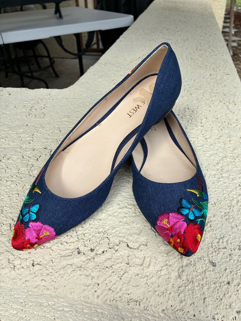 Nine West Suziella Obedience Embroidered Pointed Toe Flats NWOT 7.5